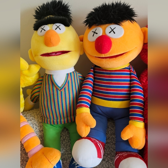 UNIQLO KAWS Sesame Street Plush - Picture 4 of 5